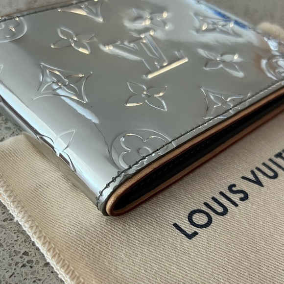 LOUIS VUITTON Slender Wallet in Silver Mirror Monogram - 💯 AUTHENTIC - Picture 6 of 10